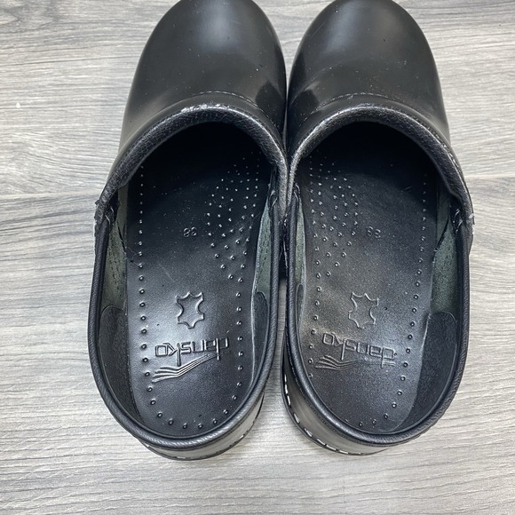 Dansko 38/7 US Womens Shoes Gloss Black Leather Mule Clog Nurse Comfort - Picture 14 of 16